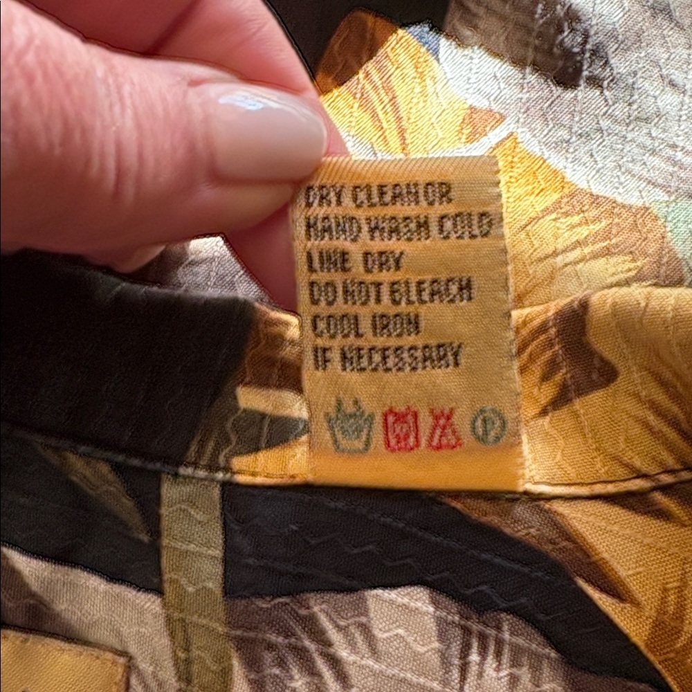 JoS. A. BANK Men's Silk Tropical Shirt - Picture 4 of 4